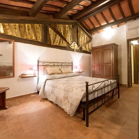 Borgo Rurale San Giusto 컨트리하우스 *